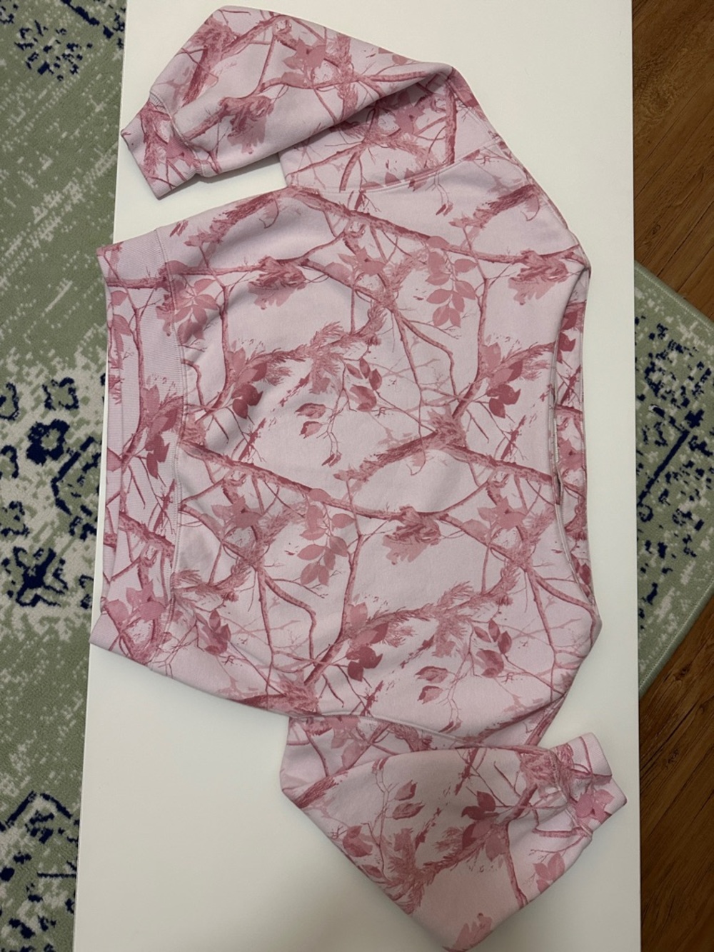 A & F Light Pink Camo High Rise Sunday Baggy Sweatpants & Sunday Slash Top - Picture 2 of 7